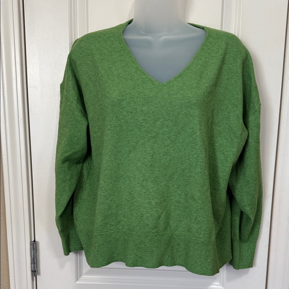 Green V Neck sweater size XL
